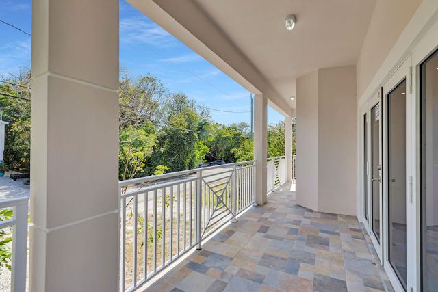 14 Tarpon Avenue, Key Largo, FL 33037