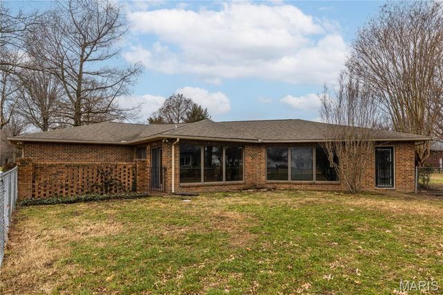 202 N Brushwick Avenue, Sikeston, MO 63801