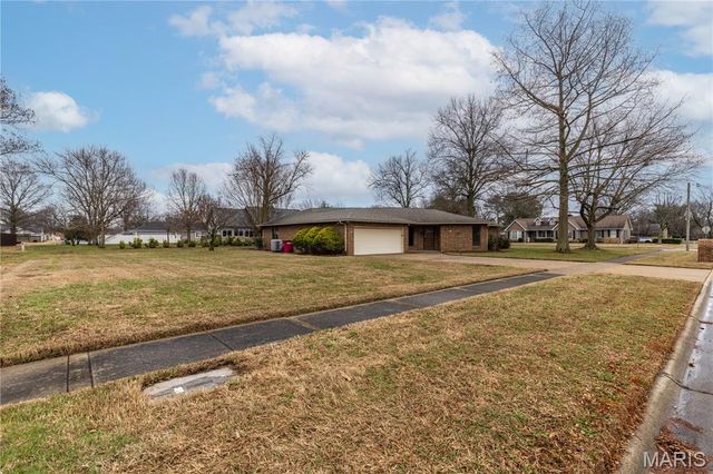 202 N Brushwick Avenue, Sikeston, MO 63801