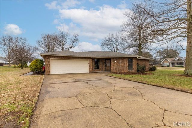 202 N Brushwick Avenue, Sikeston, MO 63801