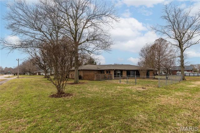 202 N Brushwick Avenue, Sikeston, MO 63801
