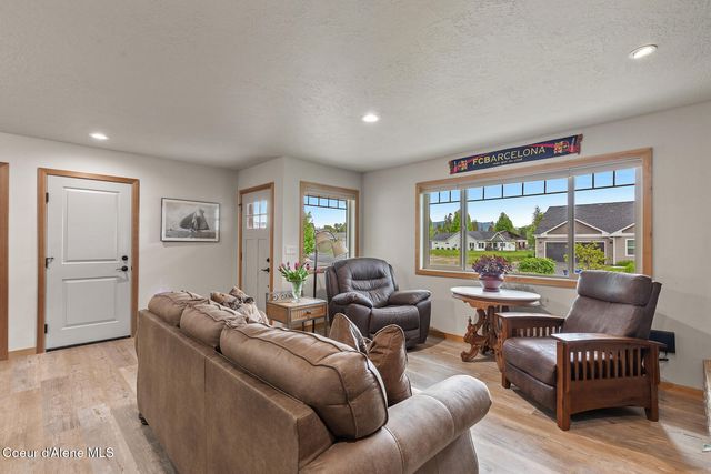 123 Hanson CT, Dover, ID 83825