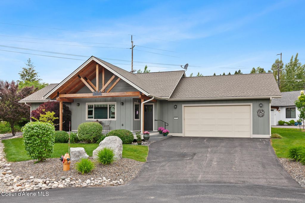 123 Hanson CT, Dover, ID 83825