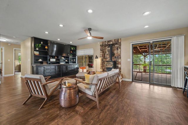 2274 Partridge Dr, Valley Springs, CA 95252