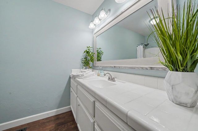 2274 Partridge Dr, Valley Springs, CA 95252