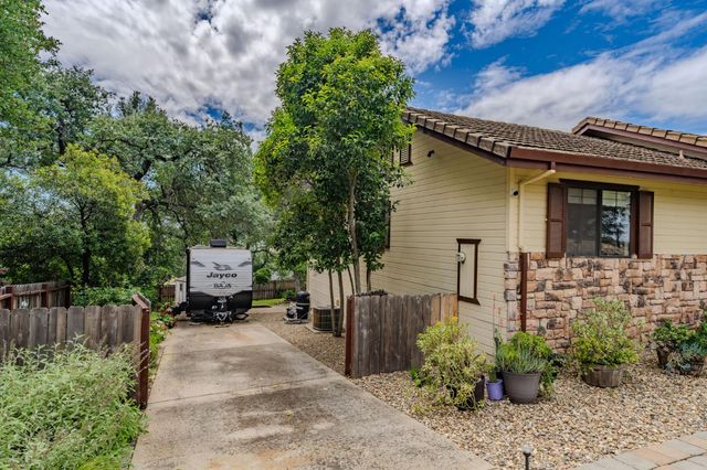 2274 Partridge Dr, Valley Springs, CA 95252