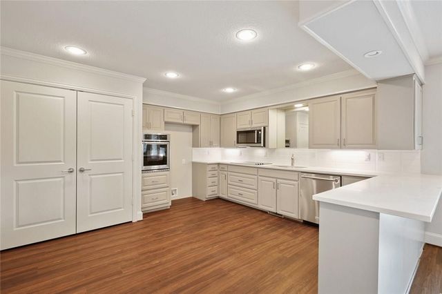 9015 Villa Park Circle, Dallas, TX 75225