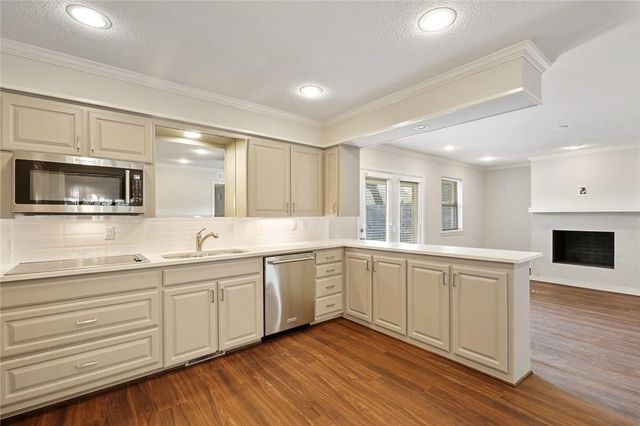 9015 Villa Park Circle, Dallas, TX 75225