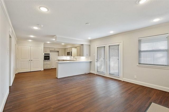 9015 Villa Park Circle, Dallas, TX 75225
