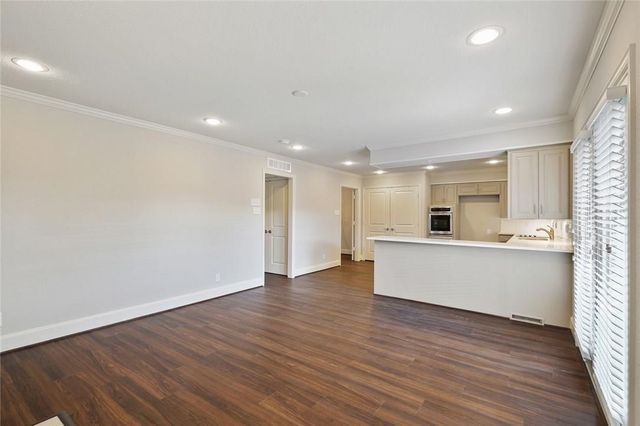 9015 Villa Park Circle, Dallas, TX 75225