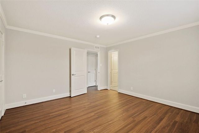 9015 Villa Park Circle, Dallas, TX 75225