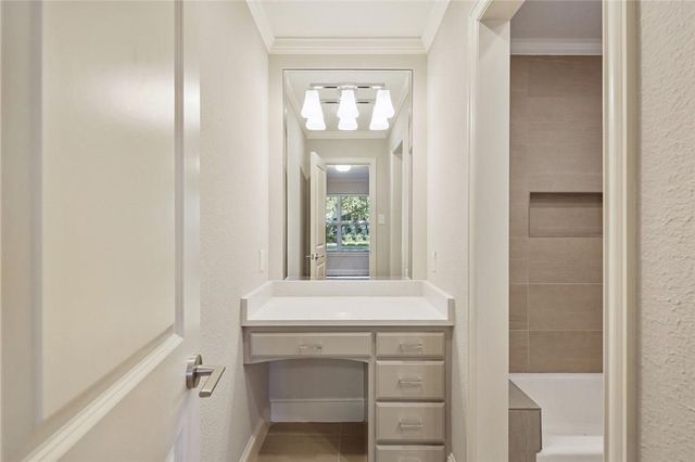 9015 Villa Park Circle, Dallas, TX 75225