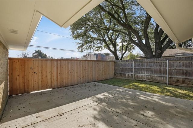 9015 Villa Park Circle, Dallas, TX 75225