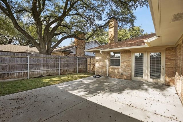 9015 Villa Park Circle, Dallas, TX 75225