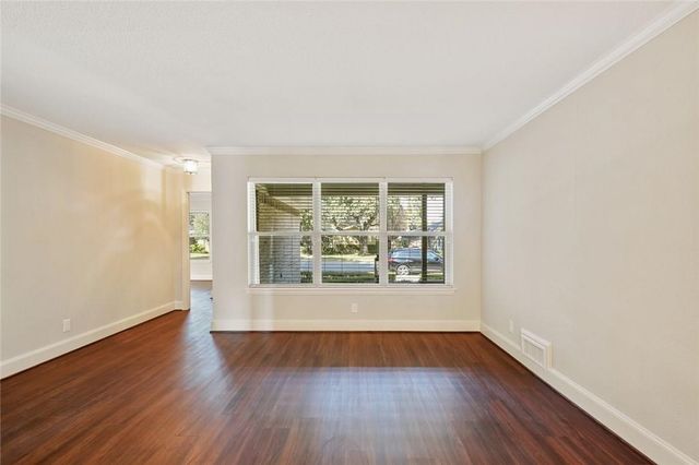 9015 Villa Park Circle, Dallas, TX 75225