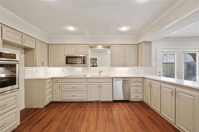 9015 Villa Park Circle, Dallas, TX 75225