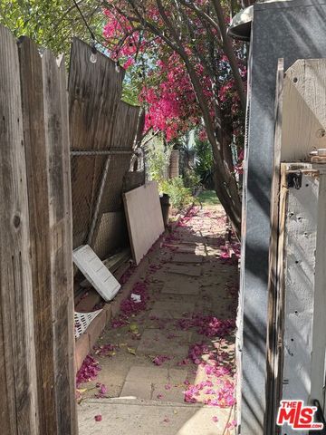 6250 Halbrent Avenue, Van Nuys, CA 91411