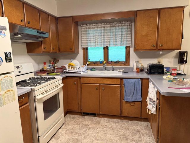 305 Sunset Drive, Deforest, WI 53532