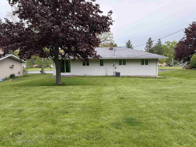 305 Sunset Drive, Deforest, WI 53532