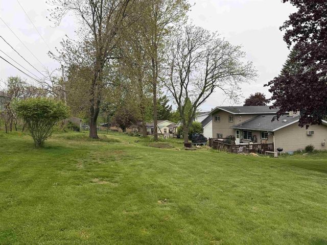 305 Sunset Drive, Deforest, WI 53532