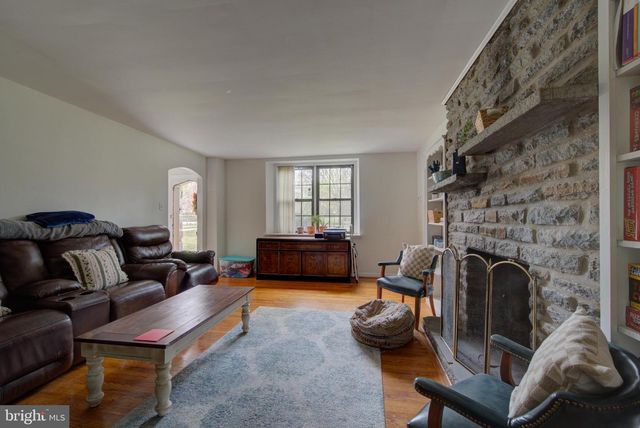 3425-29 W SCHOOL HOUSE LN, Philadelphia, PA 19129