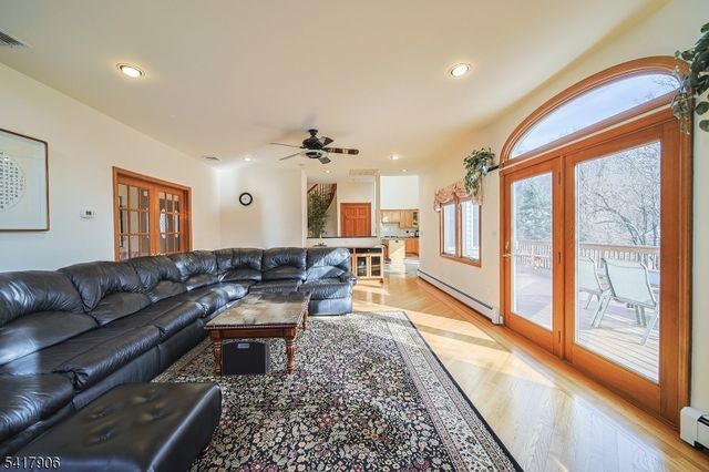 19 Dave Espie Way, Wayne Twp., NJ 07470
