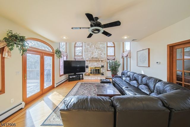 19 Dave Espie Way, Wayne Twp., NJ 07470