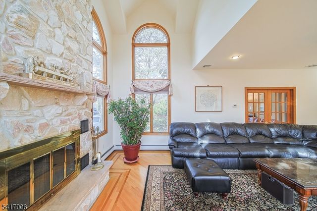 19 Dave Espie Way, Wayne Twp., NJ 07470