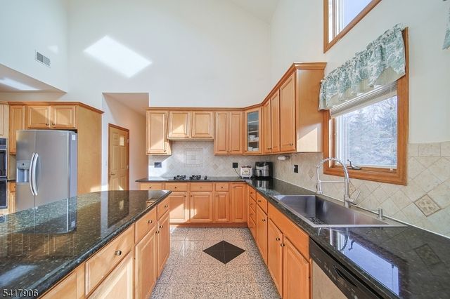 19 Dave Espie Way, Wayne Twp., NJ 07470