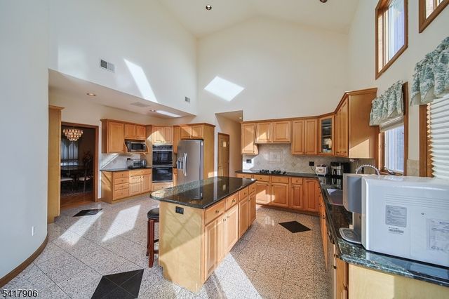 19 Dave Espie Way, Wayne Twp., NJ 07470