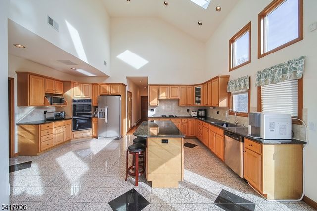 19 Dave Espie Way, Wayne Twp., NJ 07470