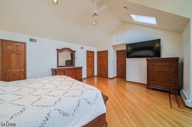 19 Dave Espie Way, Wayne Twp., NJ 07470