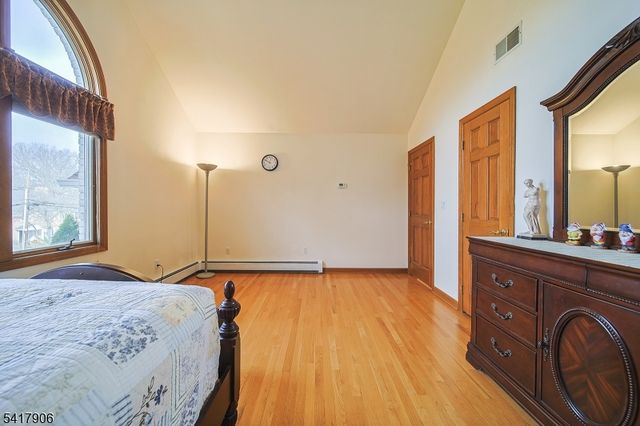 19 Dave Espie Way, Wayne Twp., NJ 07470