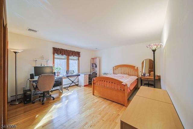 19 Dave Espie Way, Wayne Twp., NJ 07470