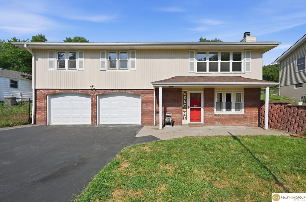 4118 N 94th Street, Omaha, NE 68134