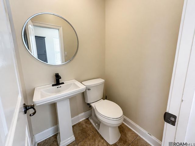 15430 Woodlore Dr, Baton Rouge, LA 70816