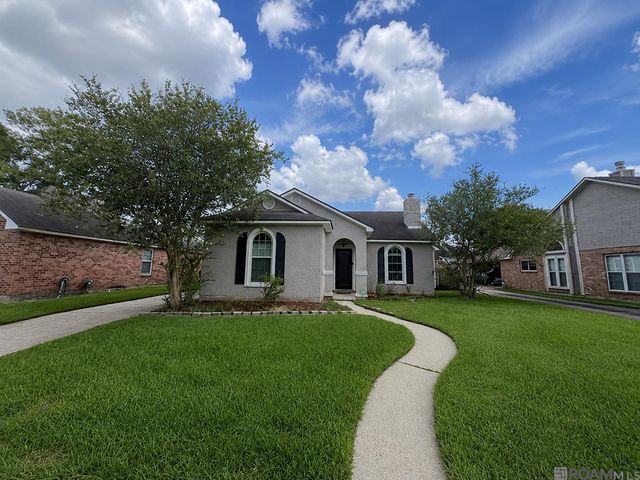 15430 Woodlore Dr, Baton Rouge, LA 70816
