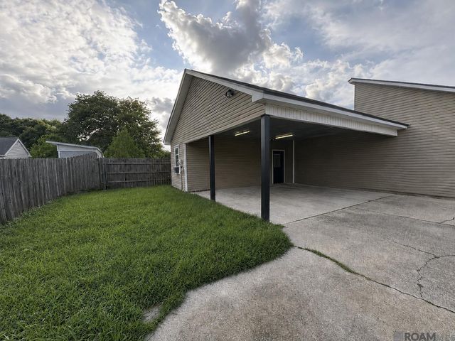 15430 Woodlore Dr, Baton Rouge, LA 70816