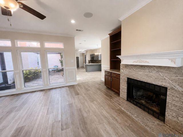 15430 Woodlore Dr, Baton Rouge, LA 70816