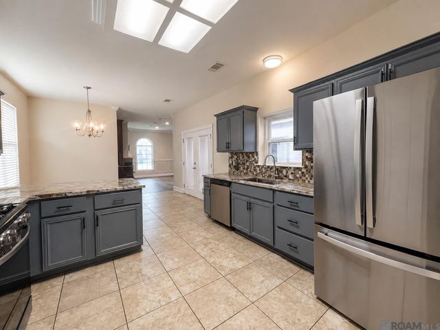 15430 Woodlore Dr, Baton Rouge, LA 70816