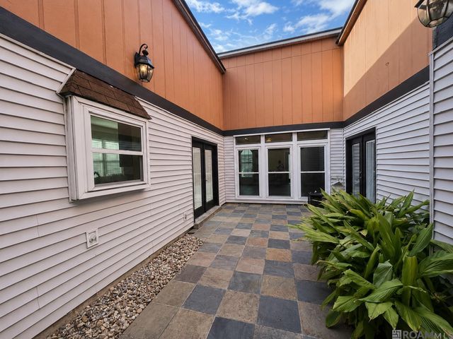 15430 Woodlore Dr, Baton Rouge, LA 70816