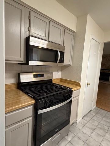 12414 Coronet ST B, Austin, TX 78727