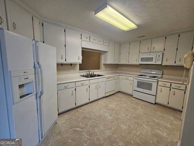 235 Monmouth Drive, Fayetteville, GA 30214