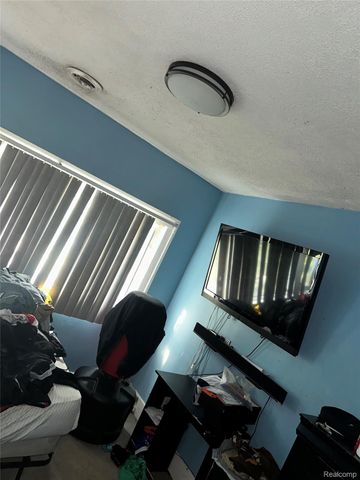 11060 Wilshire Drive, Detroit, MI 48213