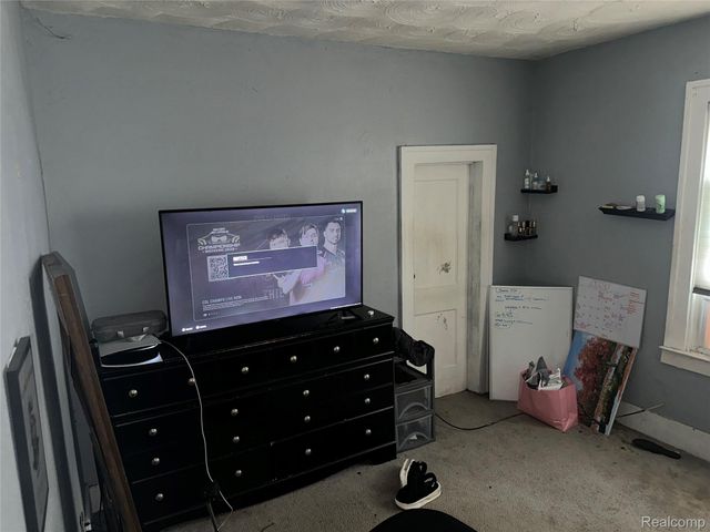 11060 Wilshire Drive, Detroit, MI 48213