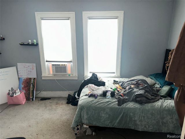 11060 Wilshire Drive, Detroit, MI 48213