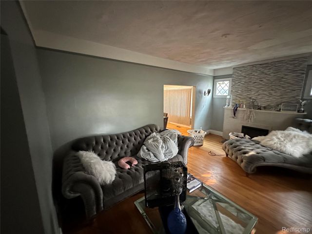 11060 Wilshire Drive, Detroit, MI 48213