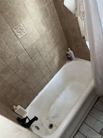 11060 Wilshire Drive, Detroit, MI 48213