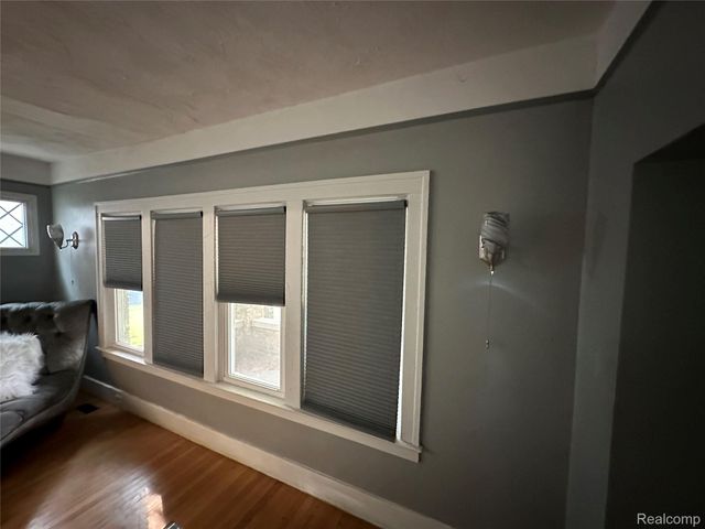 11060 Wilshire Drive, Detroit, MI 48213