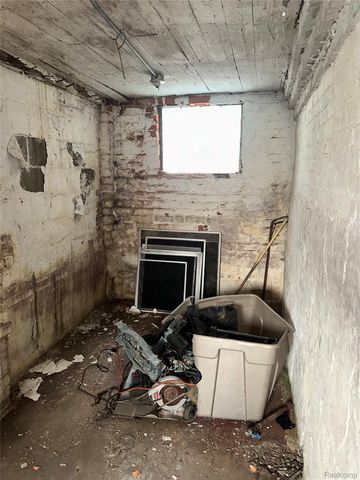 11060 Wilshire Drive, Detroit, MI 48213